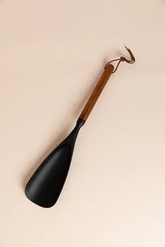 כף סיליקון לבישול עם ידית עץ פרימיום