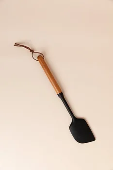 לקקן סיליקון לבישול עם ידית עץ פרימיום